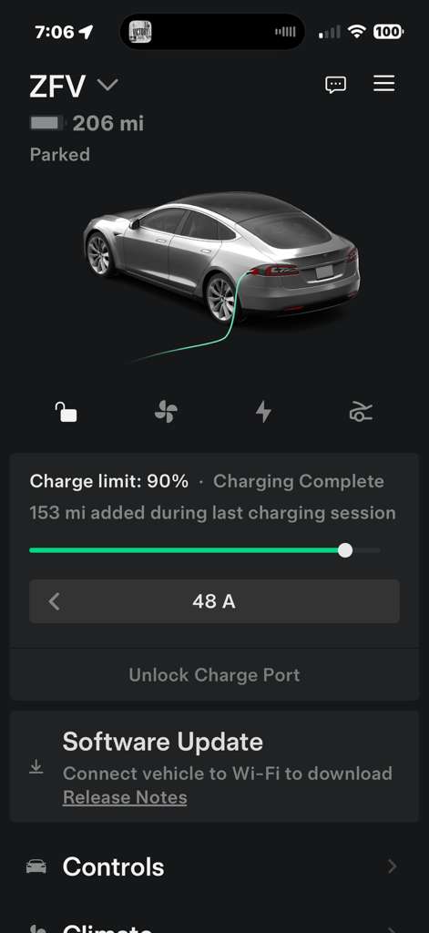 2014 Tesla Model S thumbnail 17