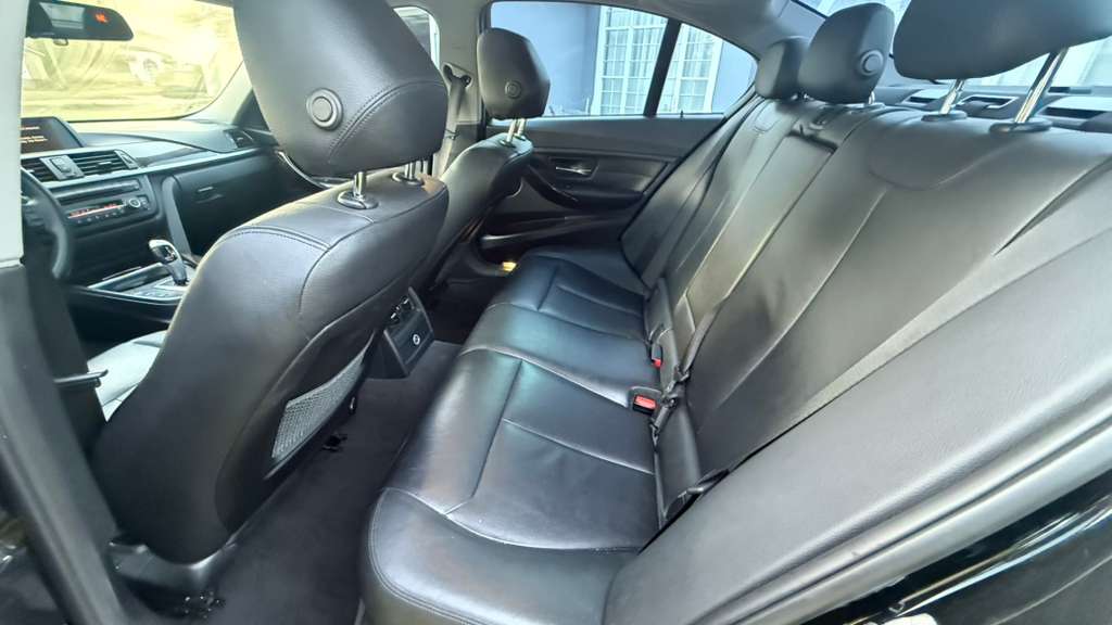 2015 BMW 3 Series thumbnail 11
