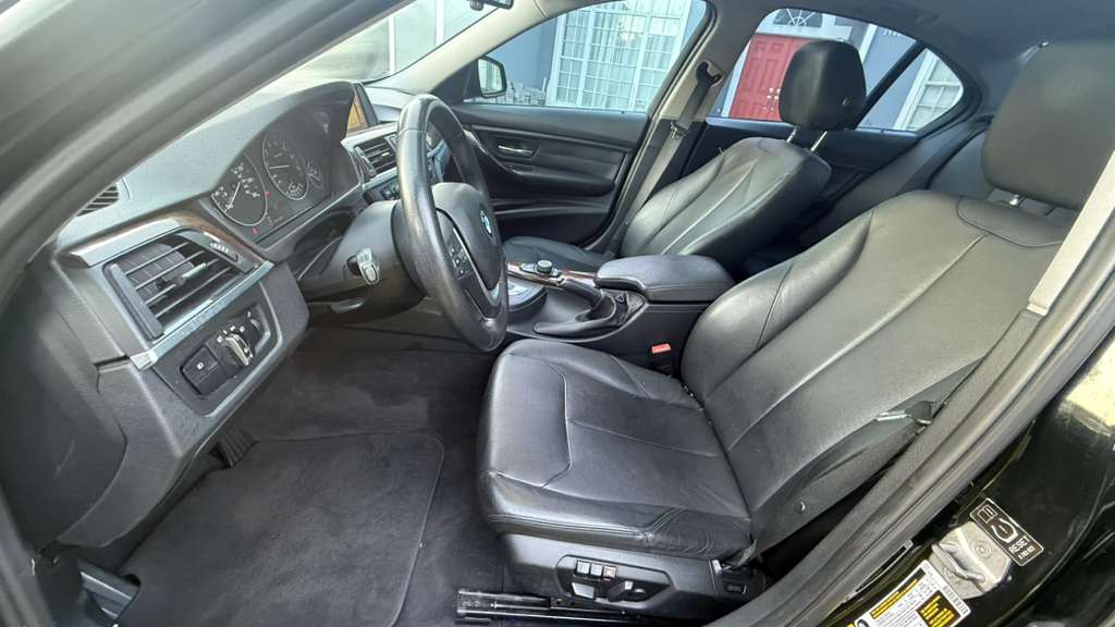 2015 BMW 3 Series thumbnail 10