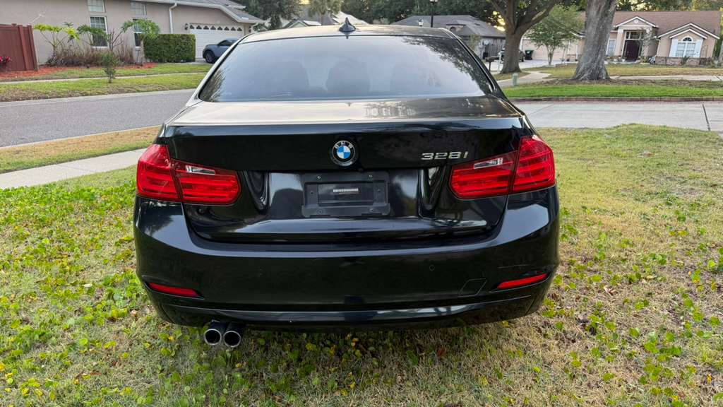 2015 BMW 3 Series thumbnail 6
