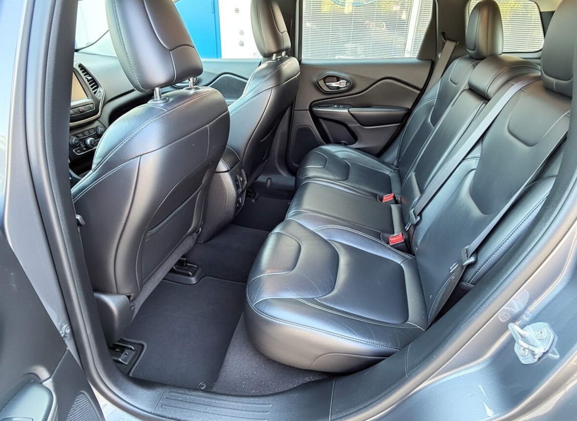 2015 Jeep Cherokee thumbnail 8