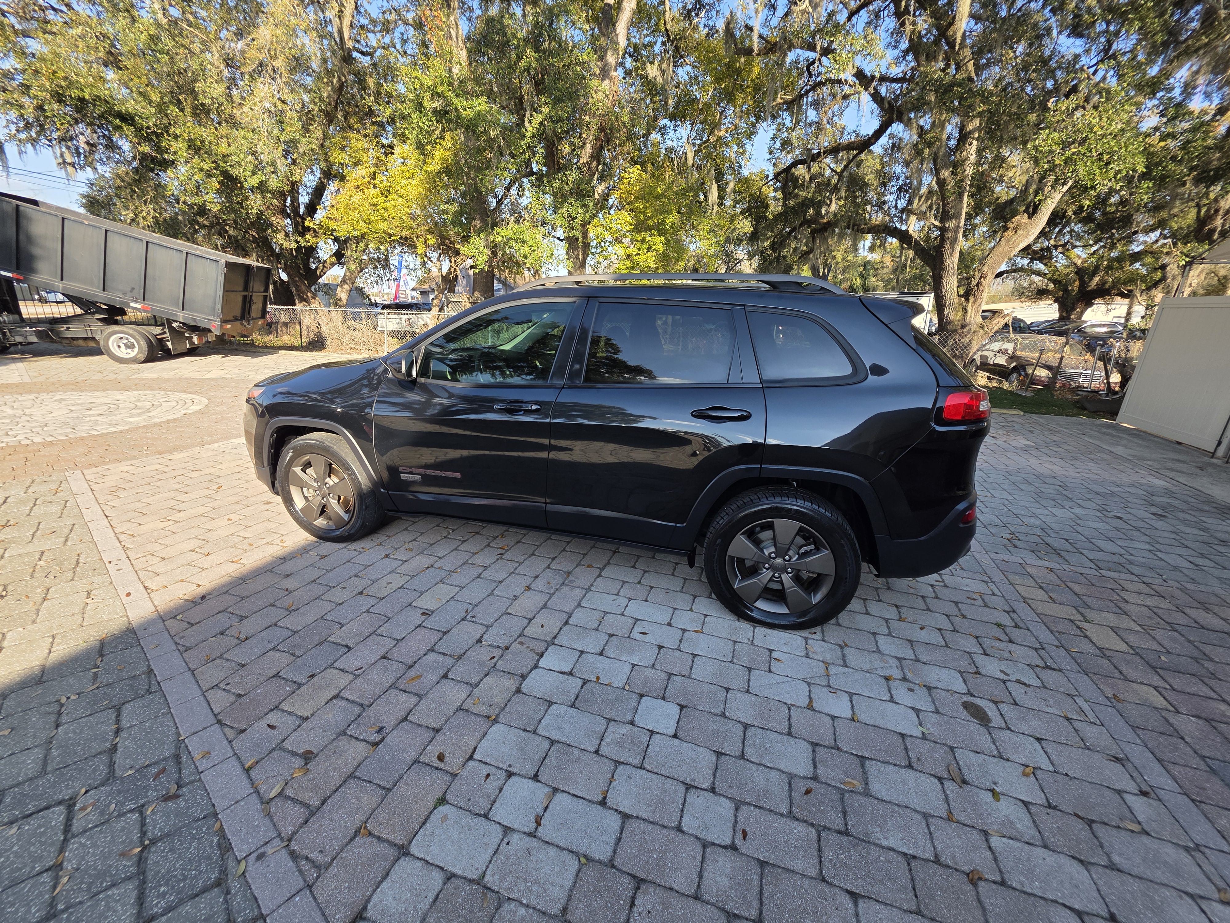 2016 Jeep Cherokee thumbnail 9