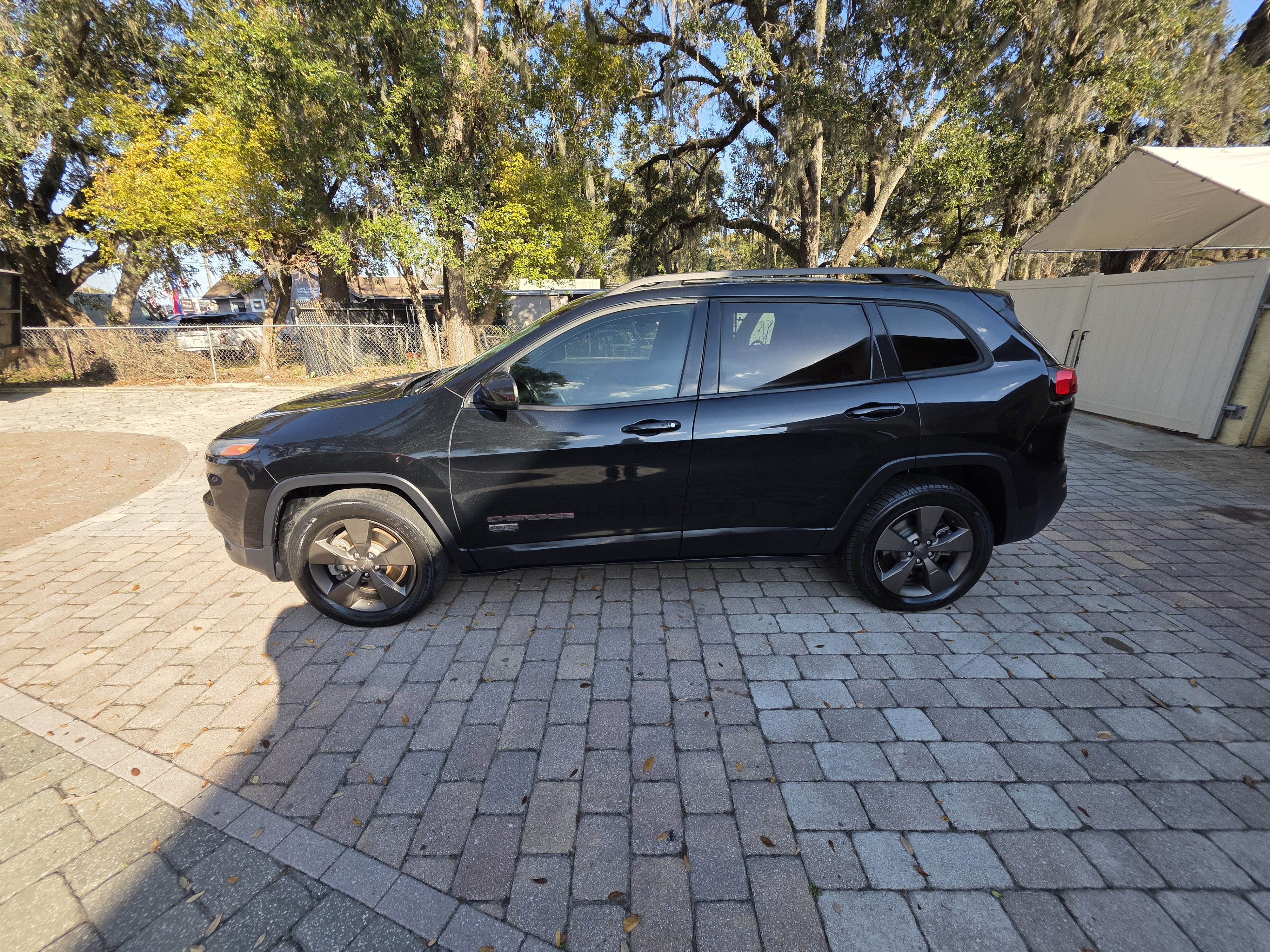 2016 Jeep Cherokee thumbnail 10