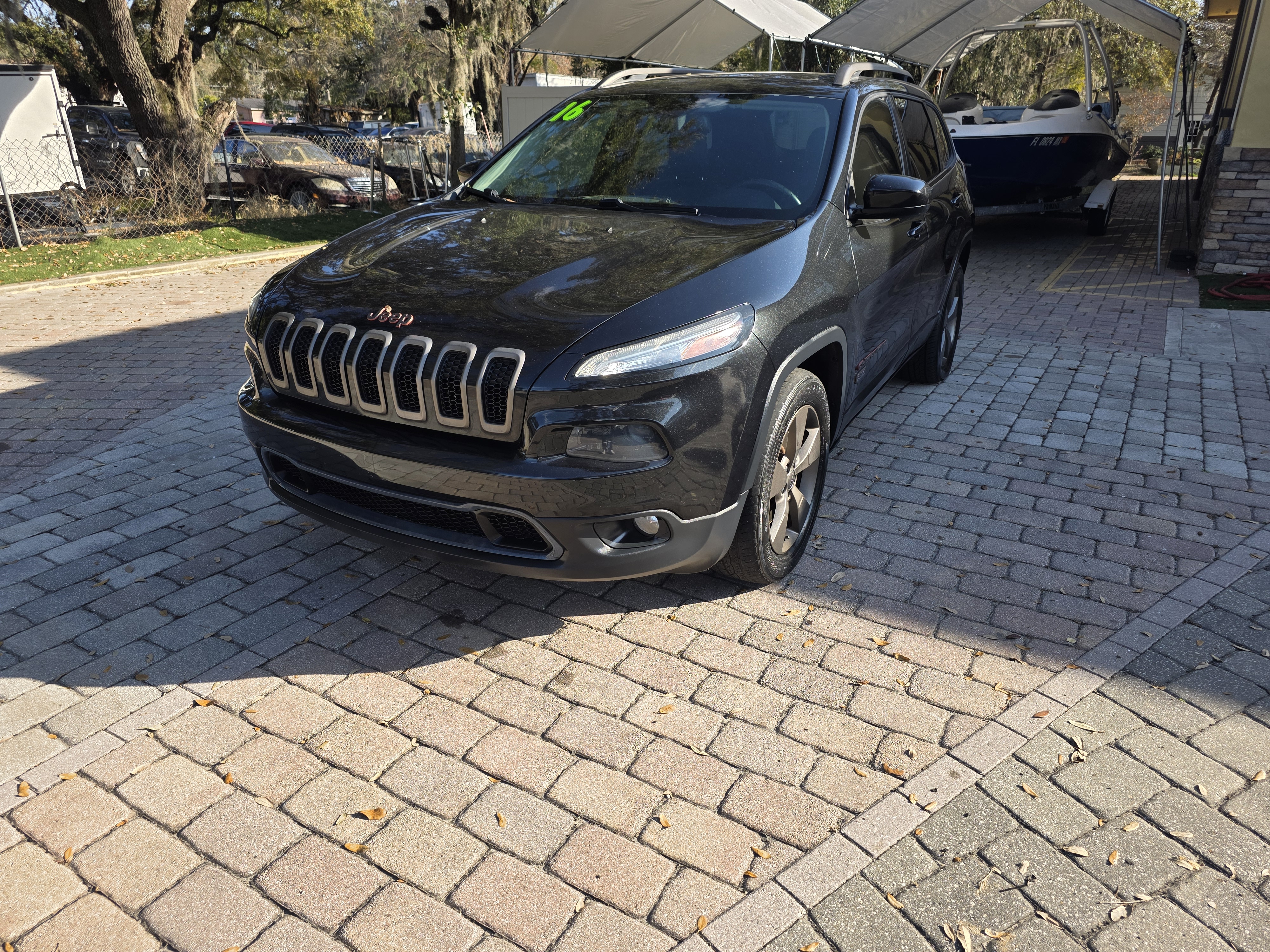 2016 Jeep Cherokee thumbnail 2