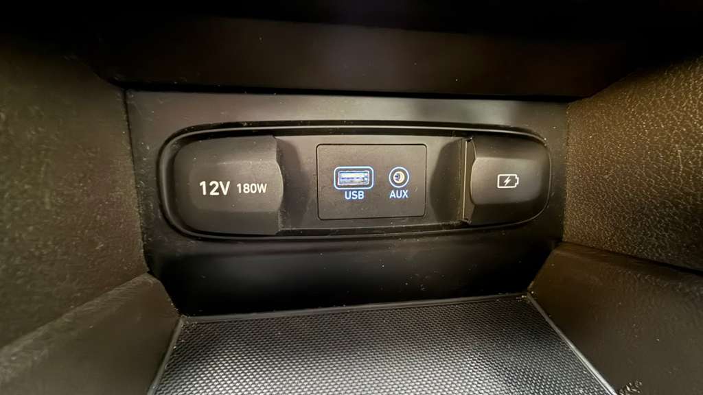 2020 Hyundai Santa Fe thumbnail 23